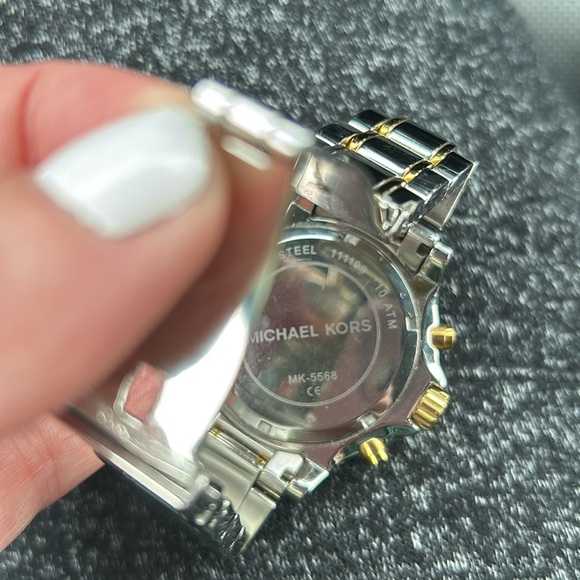 Michael Kors Watch - Picture 4 of 4